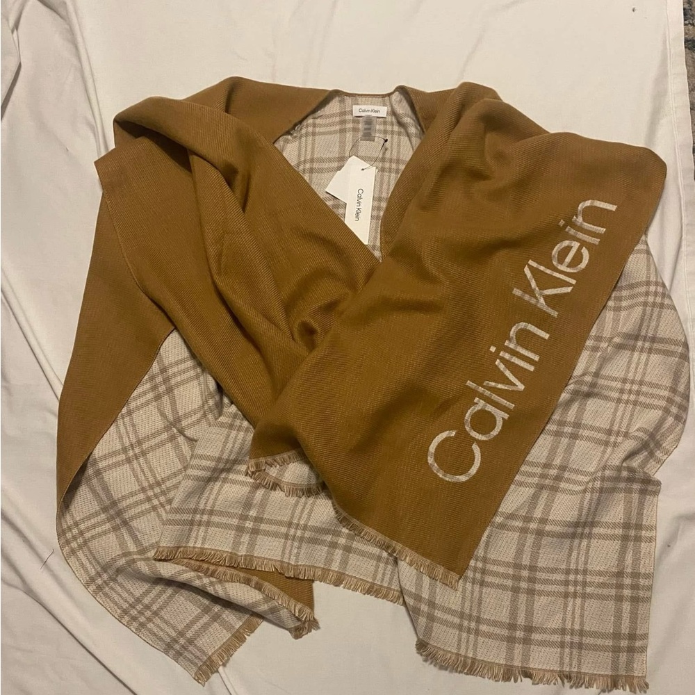 Never worn. Smoke and pet free hone